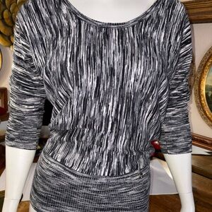 GUESS PREOWNED SZ S Black and White Striped Top
LIKE NEW